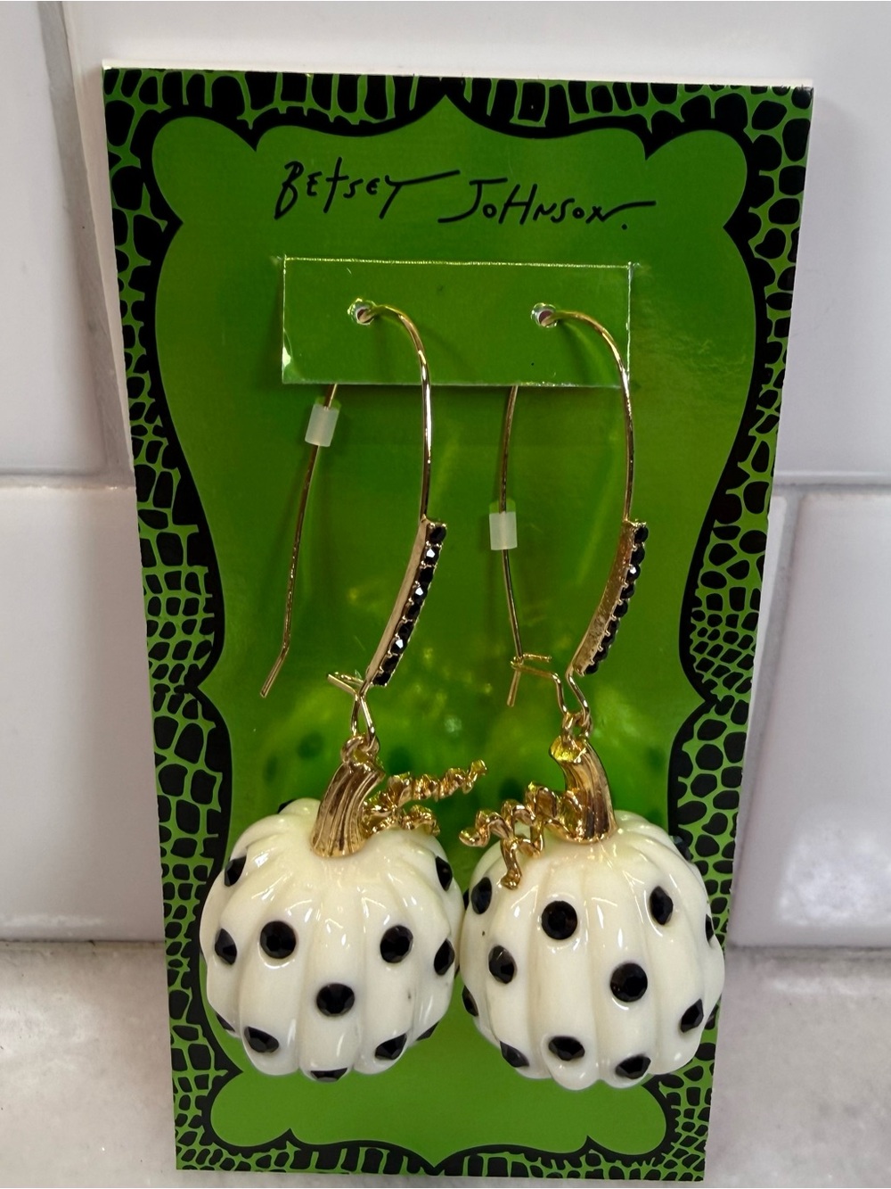 NWT BETSEY JOHNSON WHITE PUMPKIN BLACK POLKA DOT DROP EARRINGS